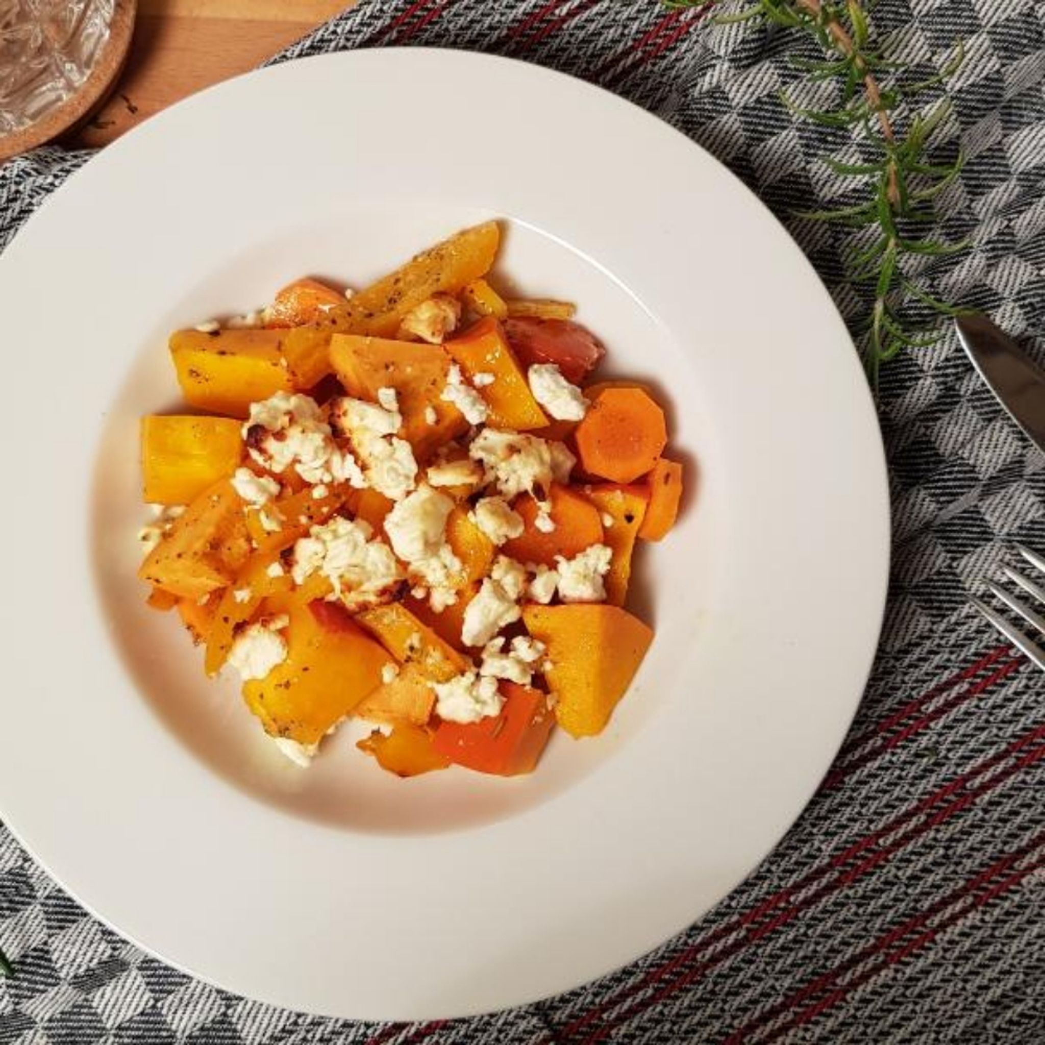 Saisonales Ofengemüse mit Feta