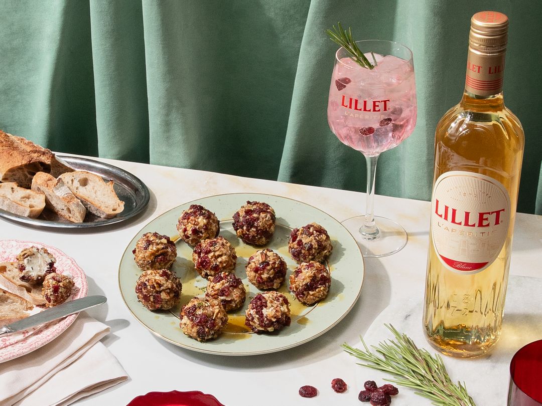 Mini-Ziegenkäse-Bällchen mit Pekannüssen, Cranberry und Rosmarin