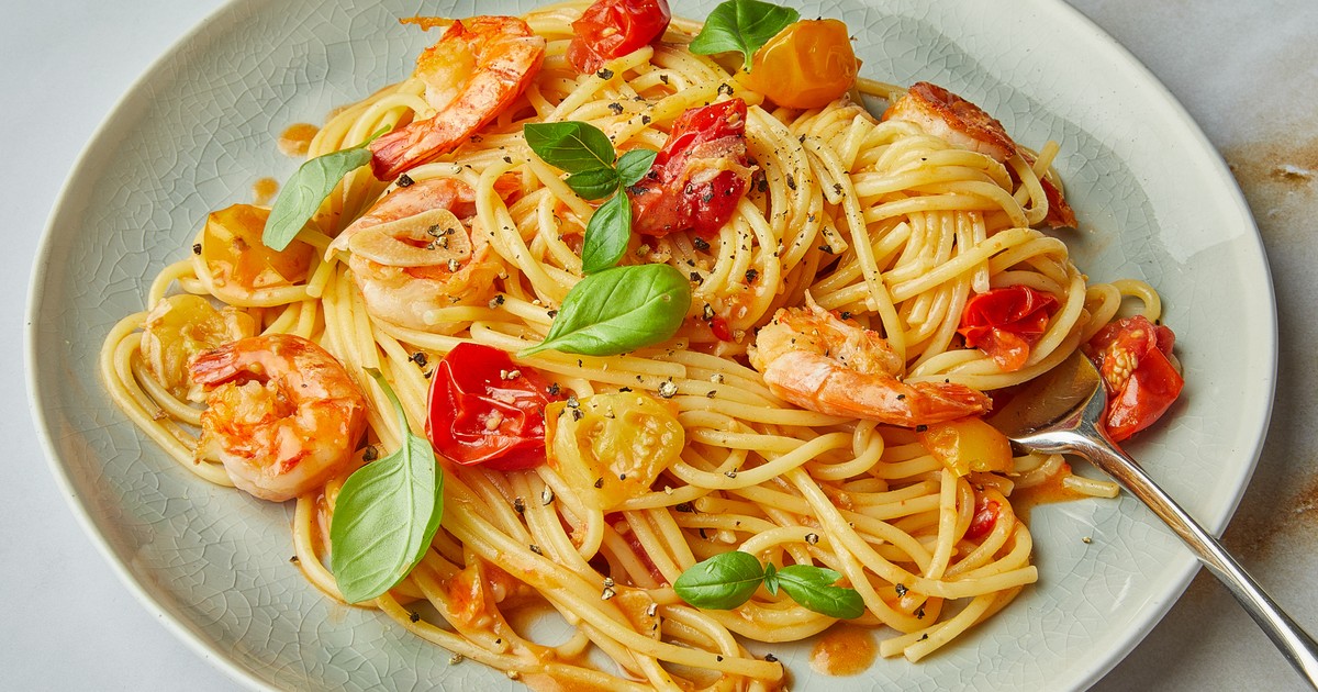 One-pot shrimp and tomato pasta | Recipe | Kitchen Stories