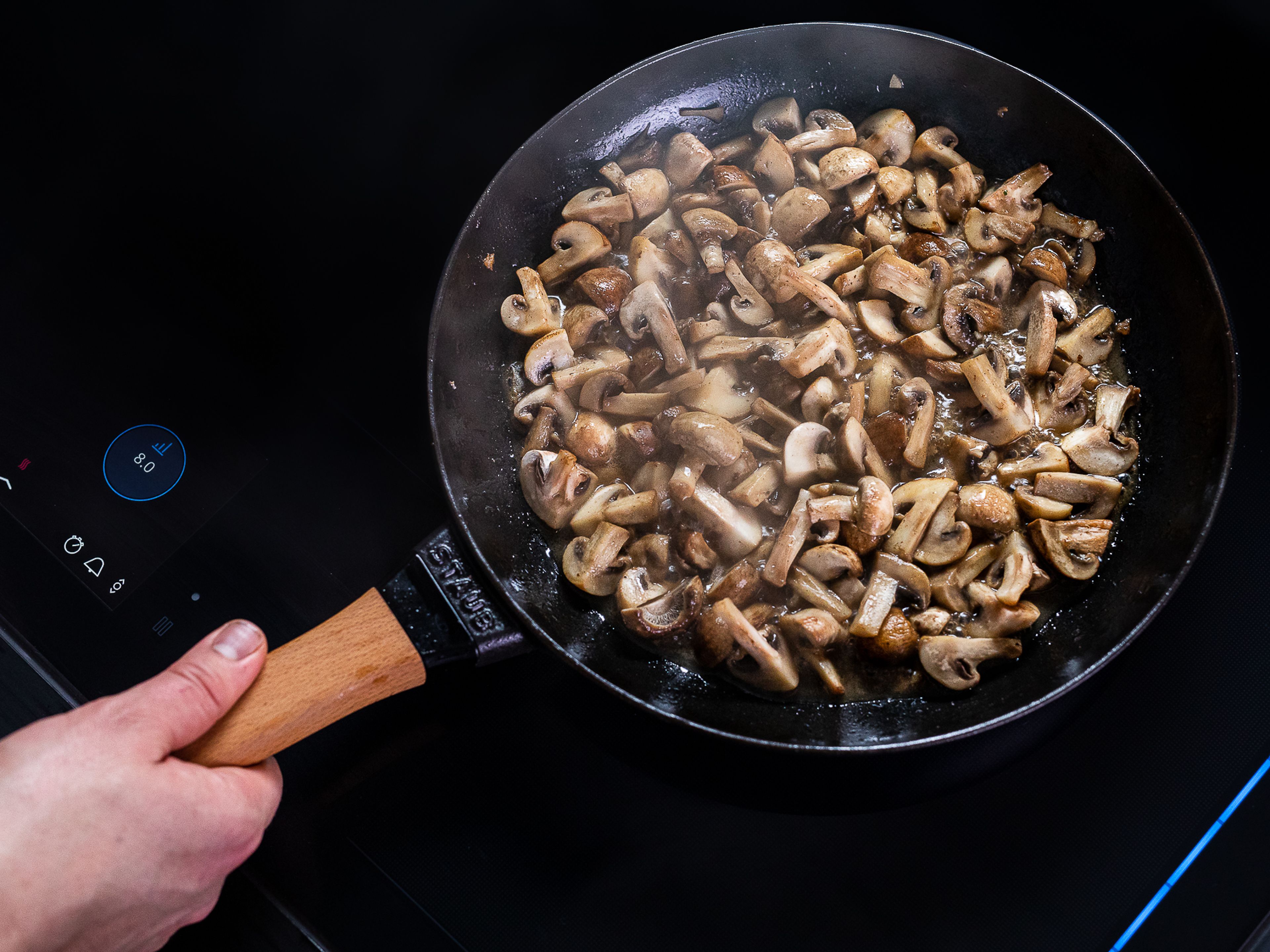 Add mixed mushrooms and sliced garlic to the same pan, and cook until mushrooms are nicely browned. Add flour and let cook for approx. 1 min longer, or until flour is browned. Add more olive oil if the pan looks dry.