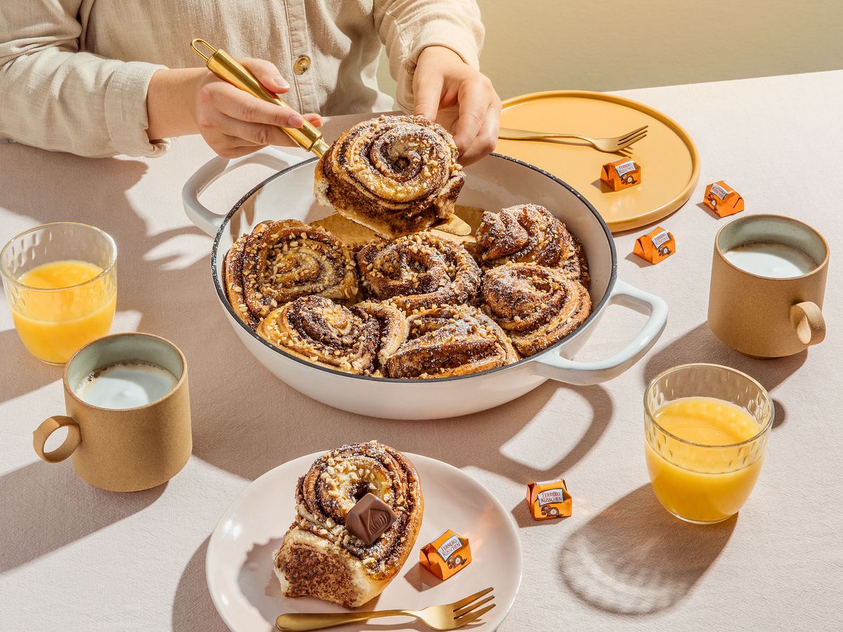 Schoko-Haselnuss-Schnecken mit Ferrero Küsschen | Rezept | Kitchen Stories