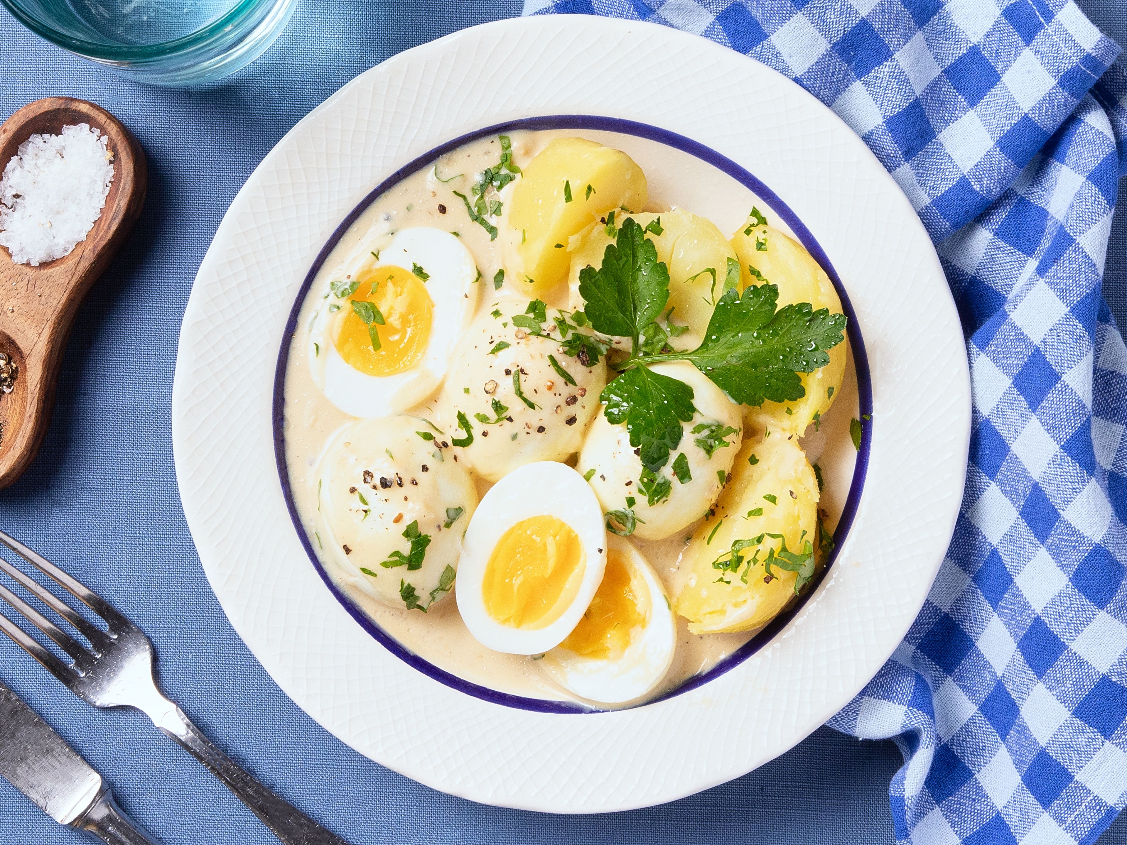 Classic German mustard eggs (Senfeier)