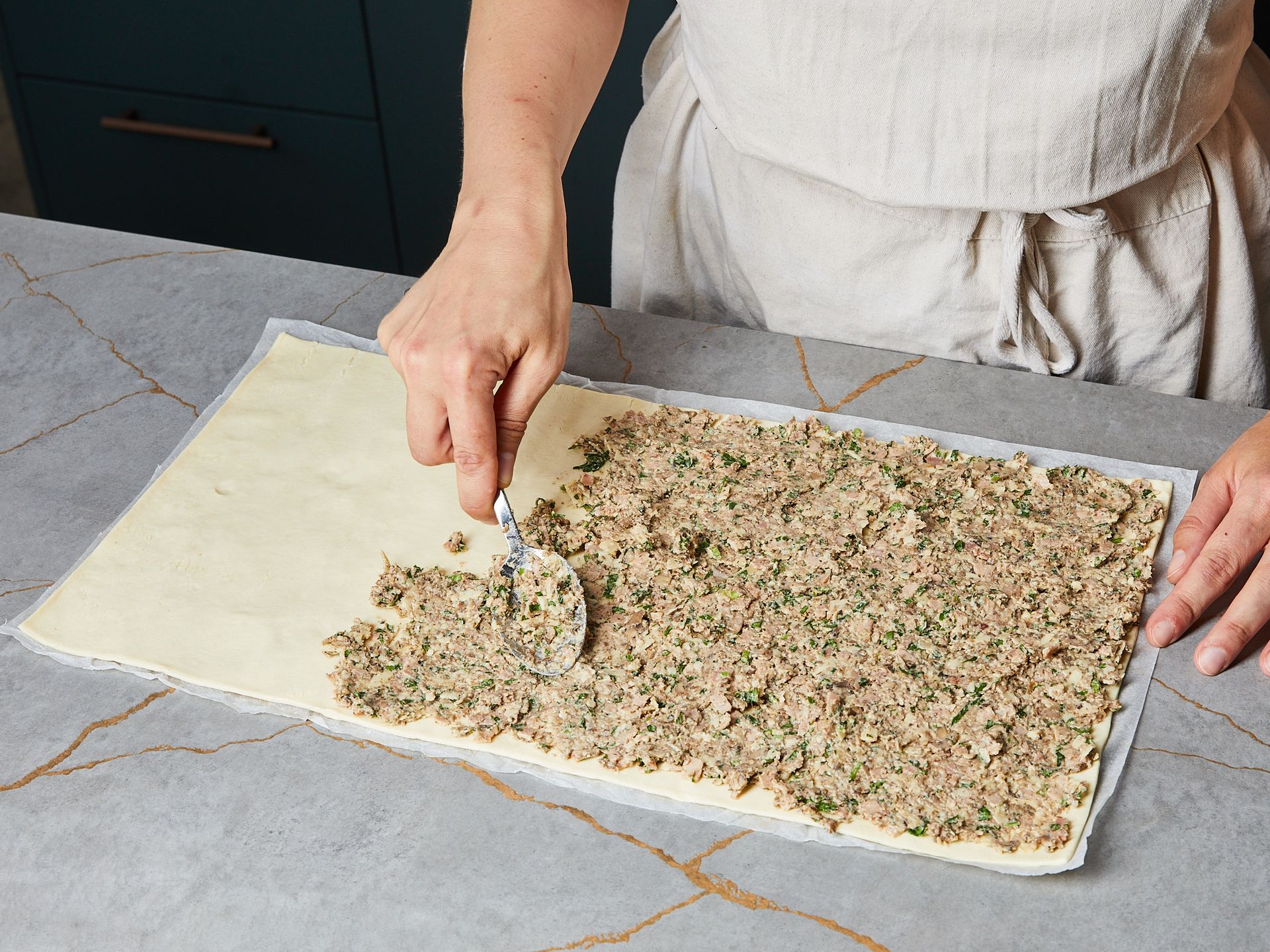 Blätterteigschnecken mit Pilzen, Schinken und Käse | Rezept | Kitchen ...