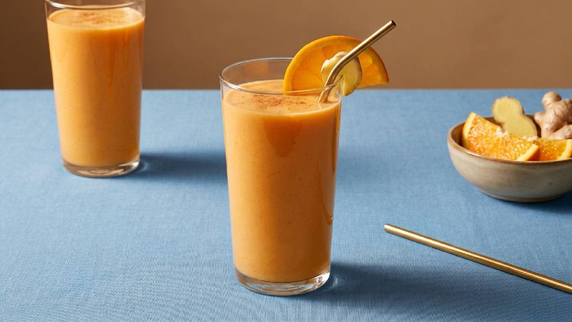Fruchtiger Karotten-Ingwer-Smoothie für einen frischen Morgen