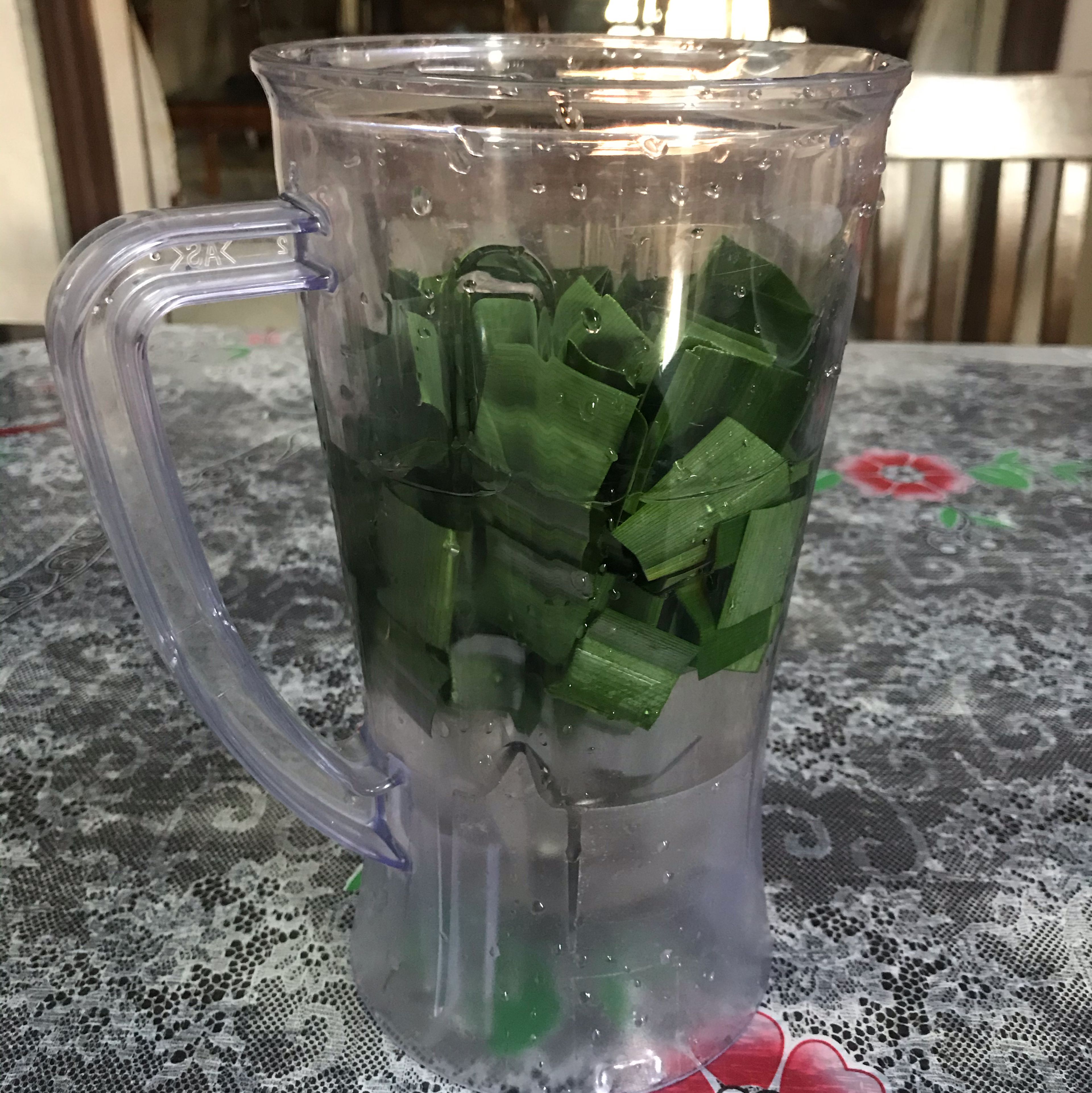 Put pandan leaves (chopped) in a blender then add water