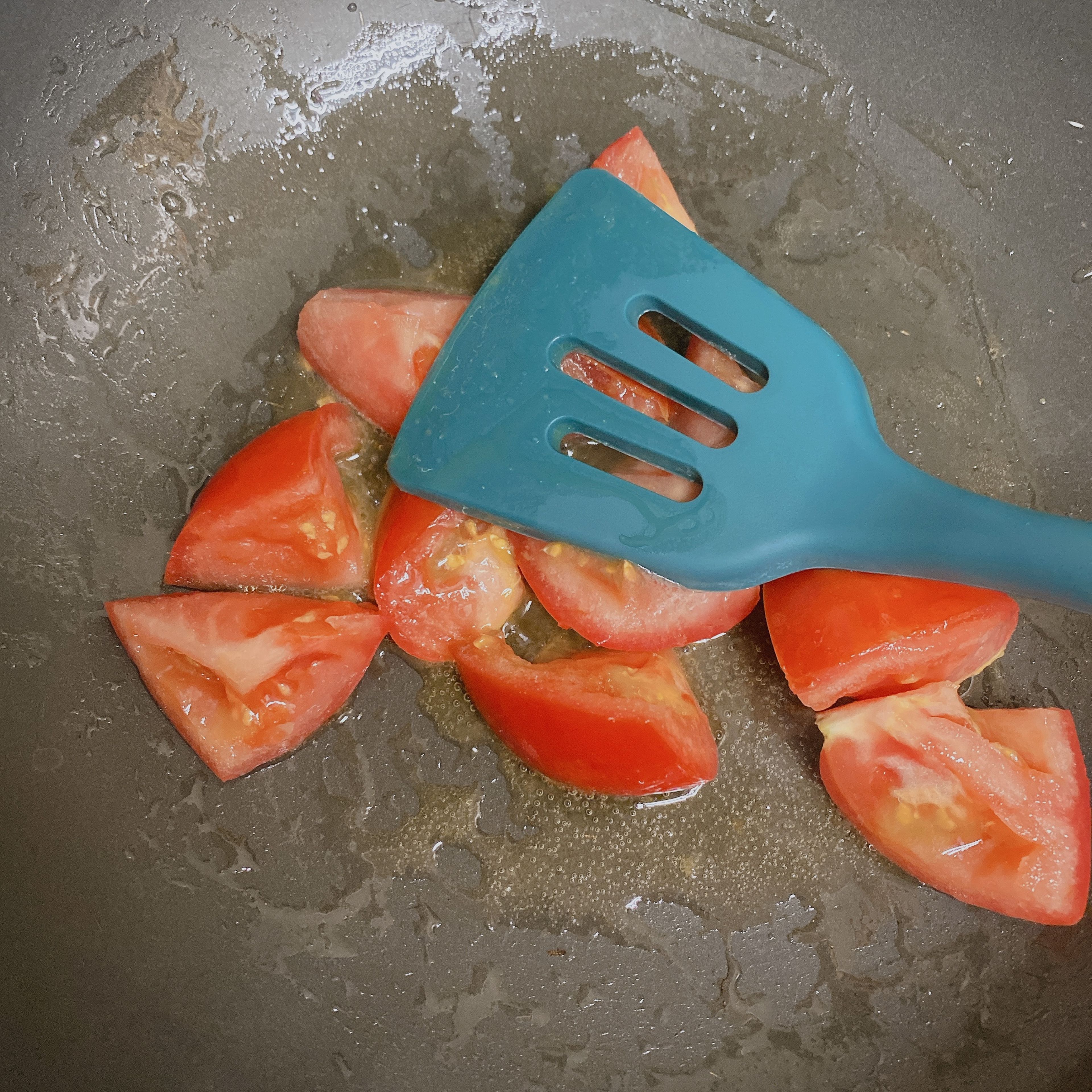 Heat up the oil and fry the tomatoes until the juice is sucked out