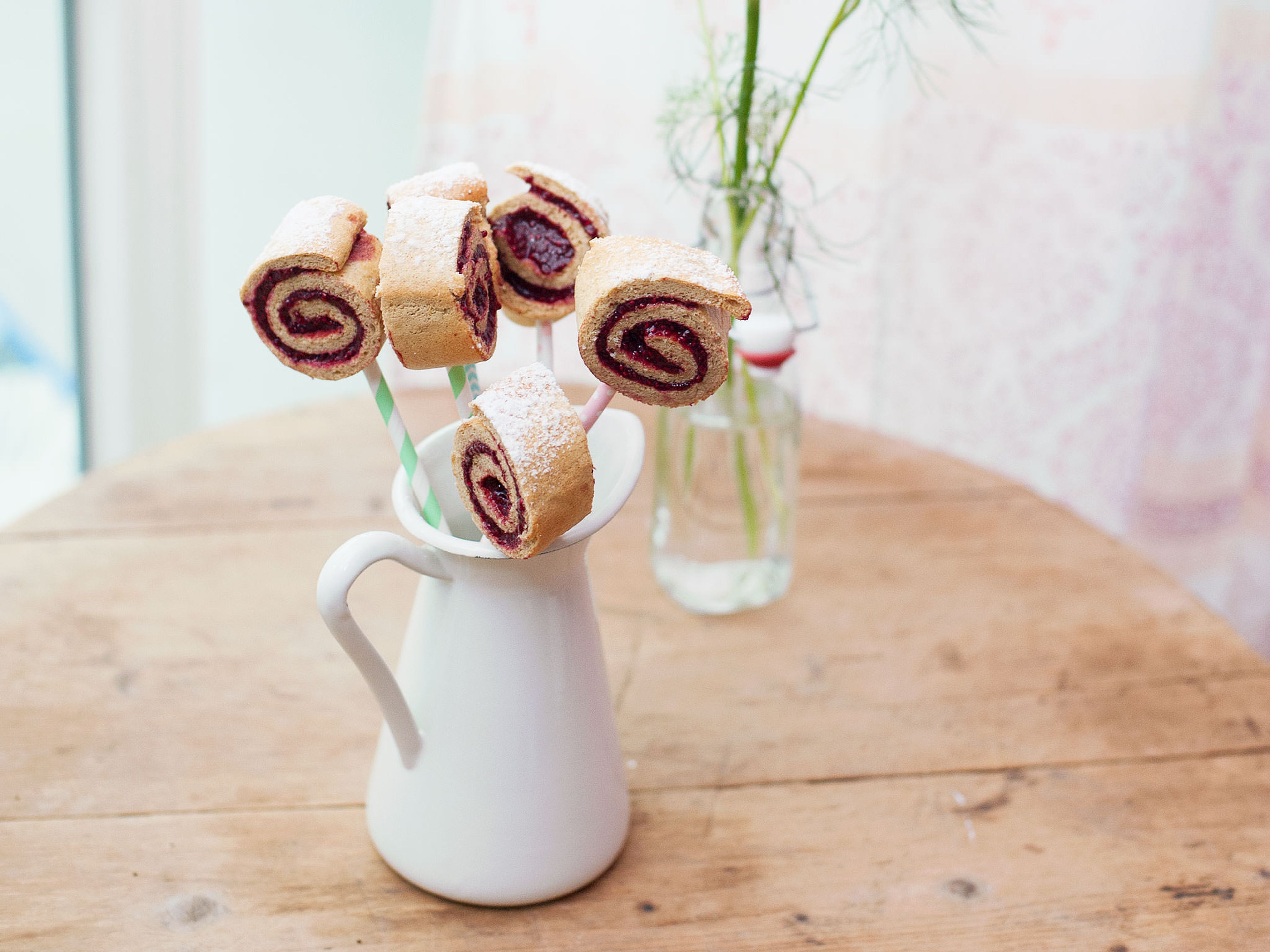 Swiss roll cake pops