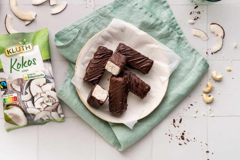Kokos-Eisriegel mit Cashewkernen