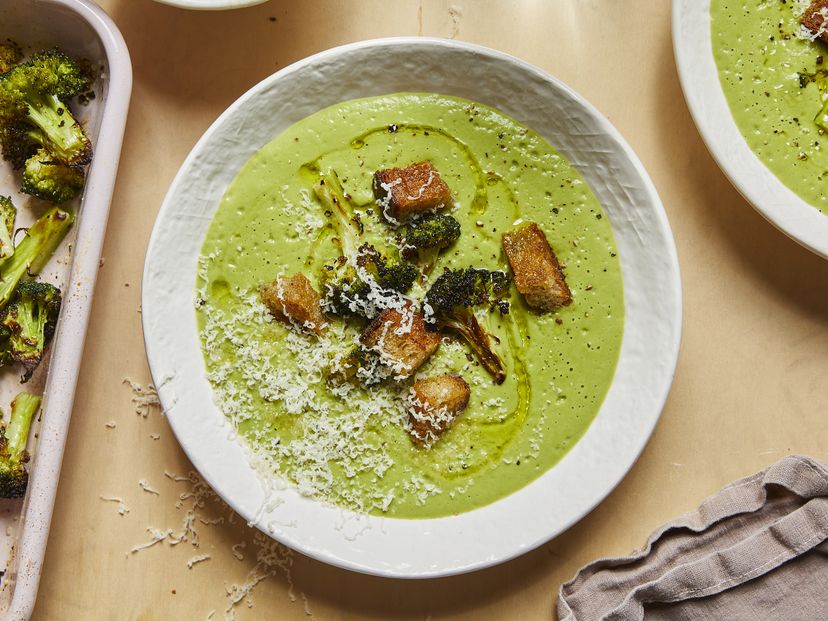 Cream of broccoli soup with crispy garlicky croutons