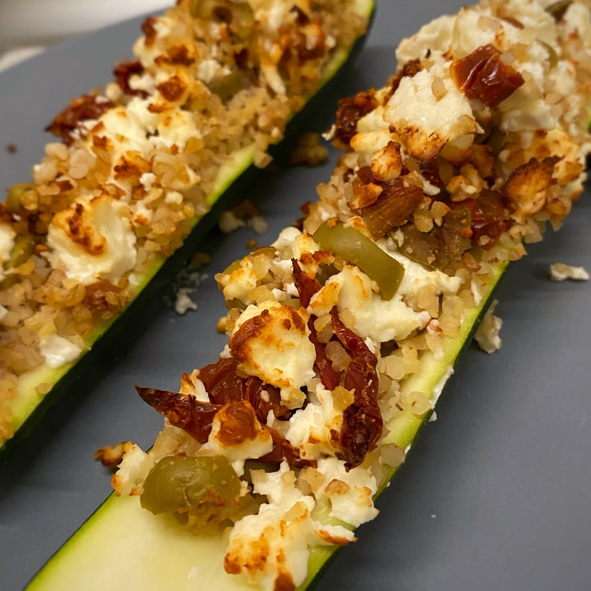 Bulgur-Zucchini-Schiffchen | Rezept | Kitchen Stories