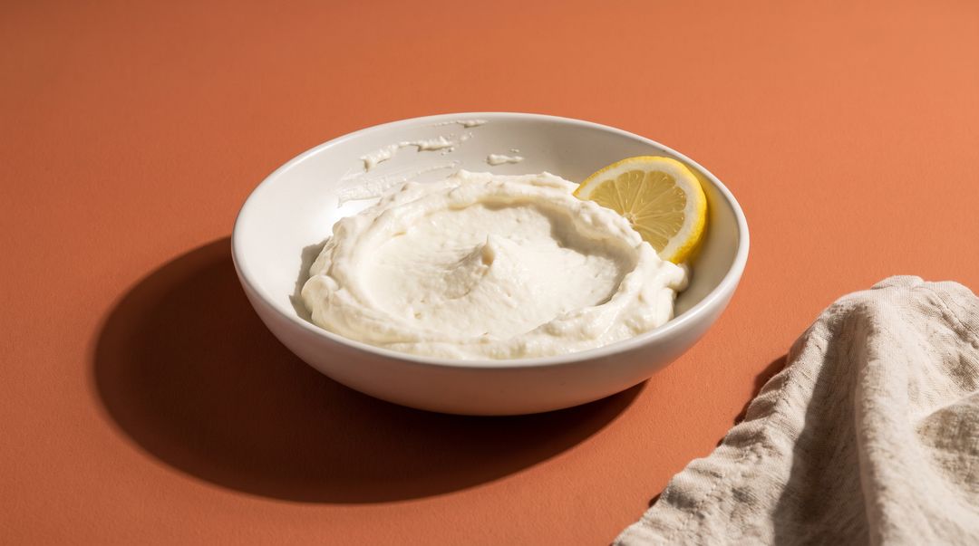 Luftige Knoblauchcreme aus der Levante selber machen