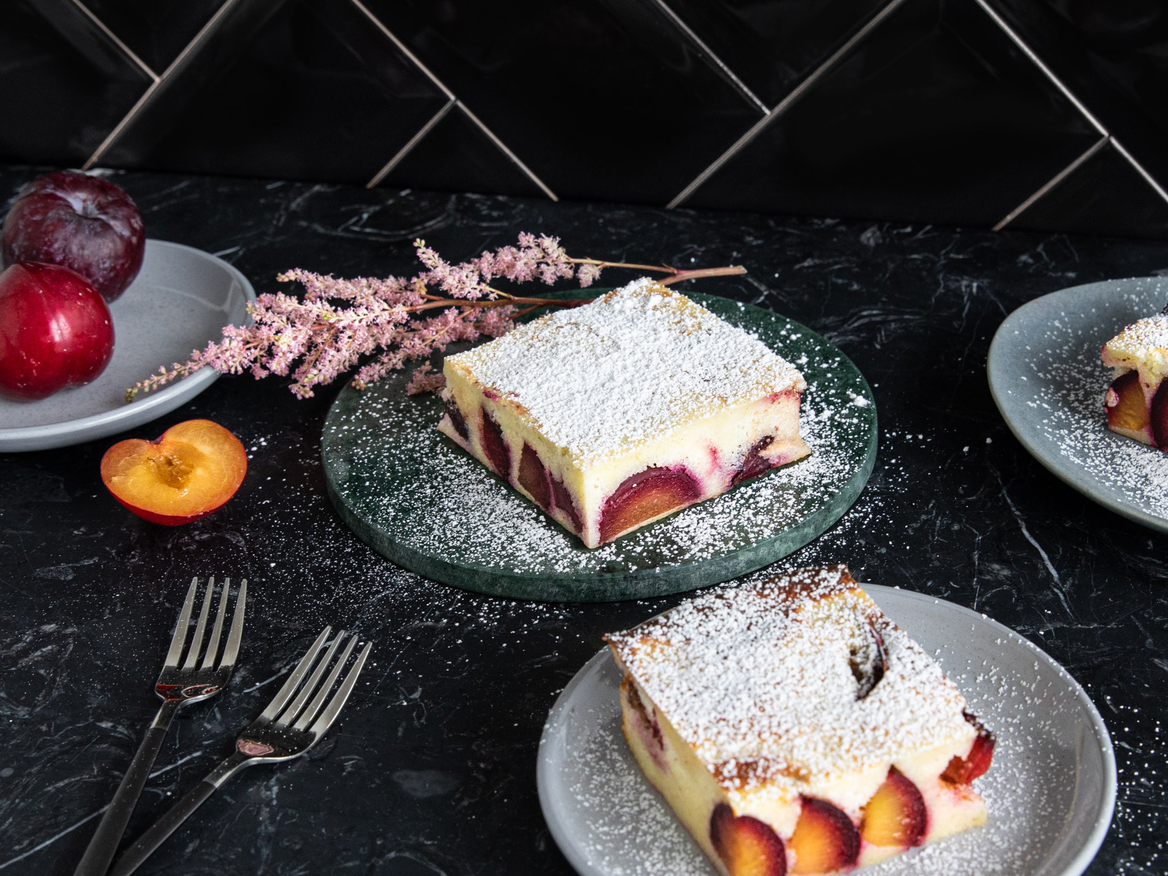 German plum-semolina cake