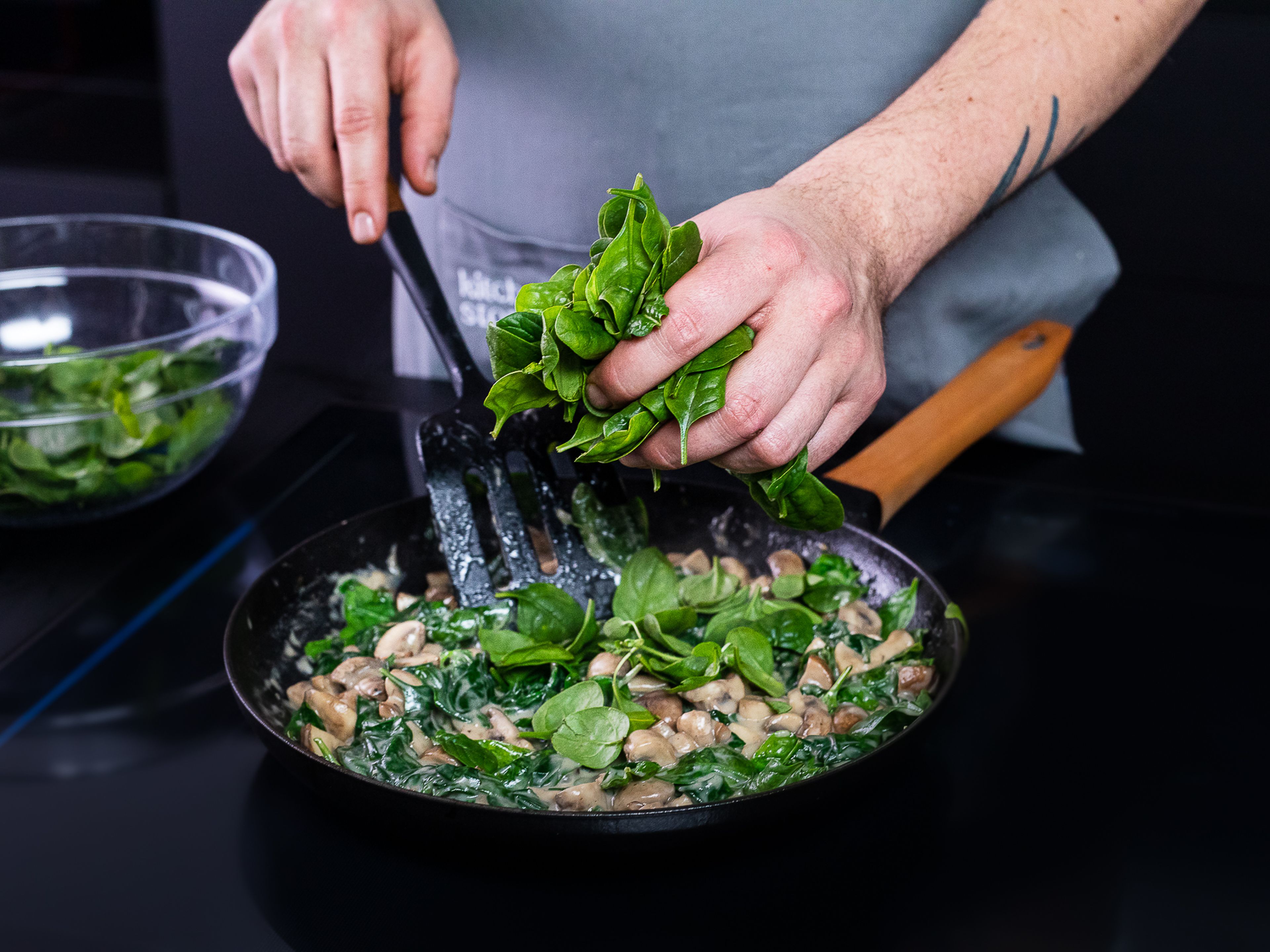 Add milk to the pan and stir until it thickens into a creamy sauce. Season with salt, pepper, and freshly grated nutmeg.  Add spinach in batches. When spinach is just barely wilted, stir in chopped parsley, and finish with lemon juice.