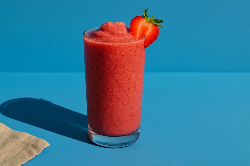 Hol dir die perfekte Erfrischung mit diesem Erdbeer-Kokoswasser-Smoothie