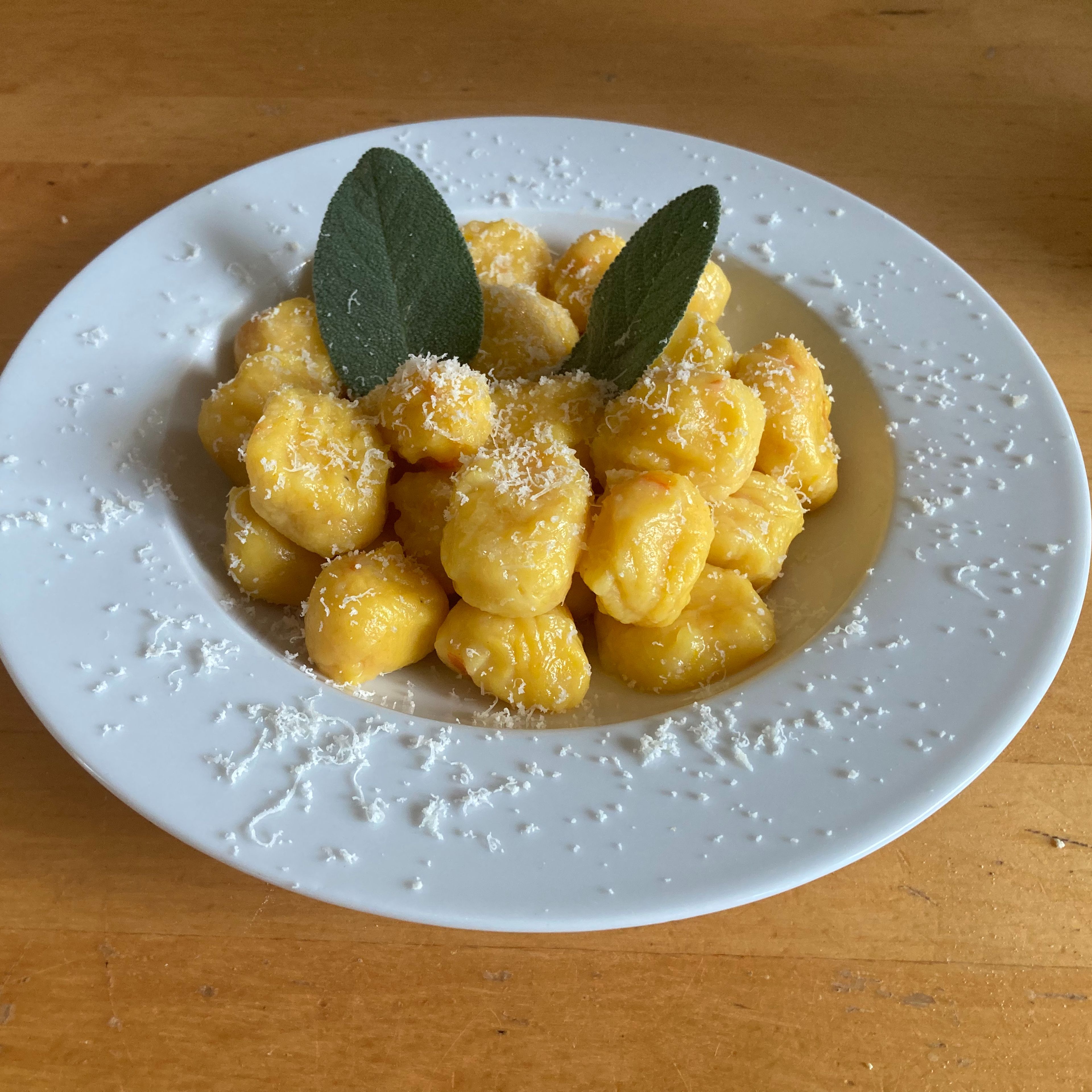 Kürbis-Gnocchi in Salbeibutter