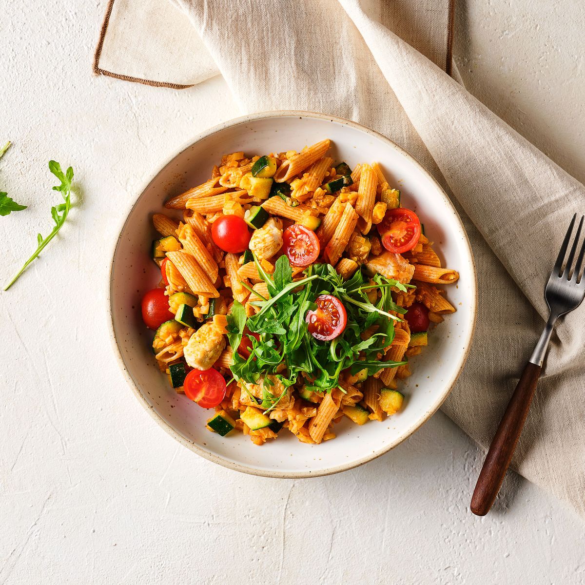 Penne mit Geschnetzeltem und rotem Pesto | Rezept | Kitchen Stories