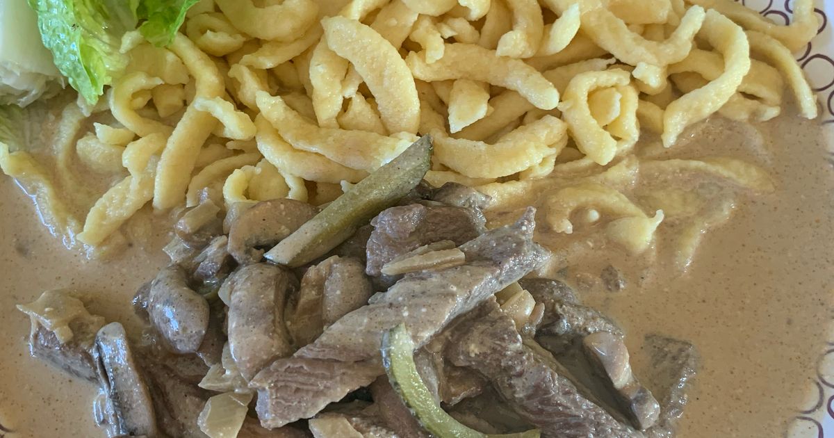 Rindergeschnetzeltes mit Weißwein und Champignons | Rezept | Kitchen ...