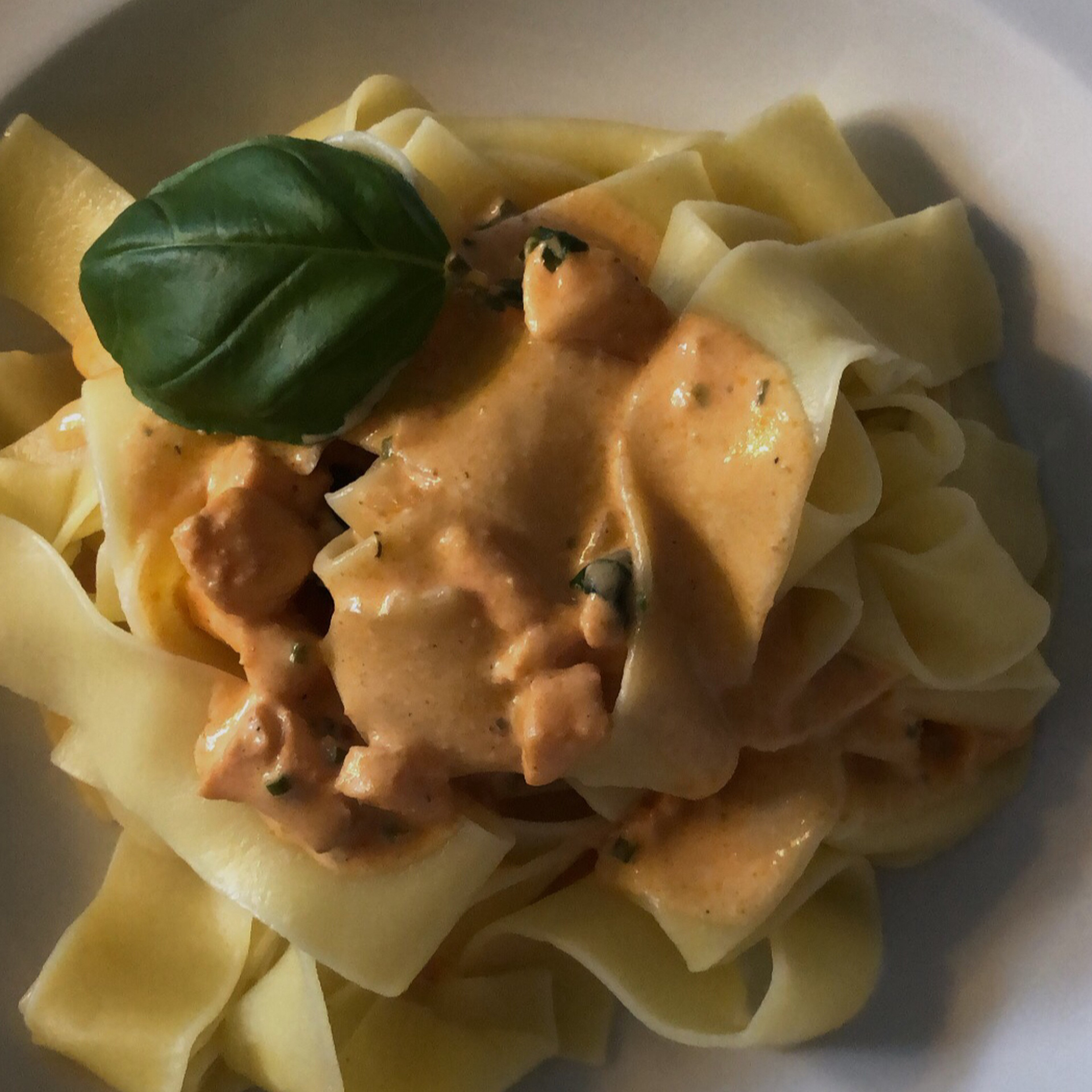 Parpadelle in Lachs-Sahnesauce