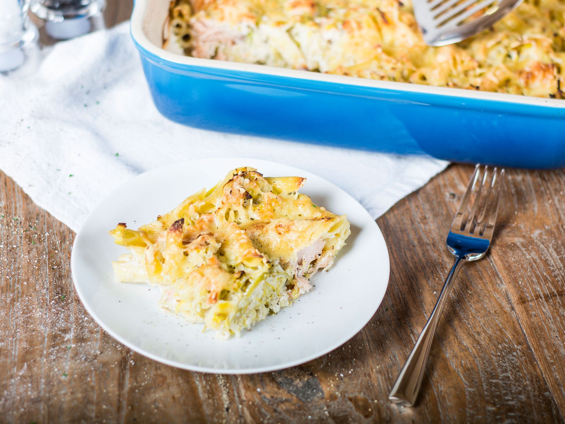 Baked penne with salmon and leeks