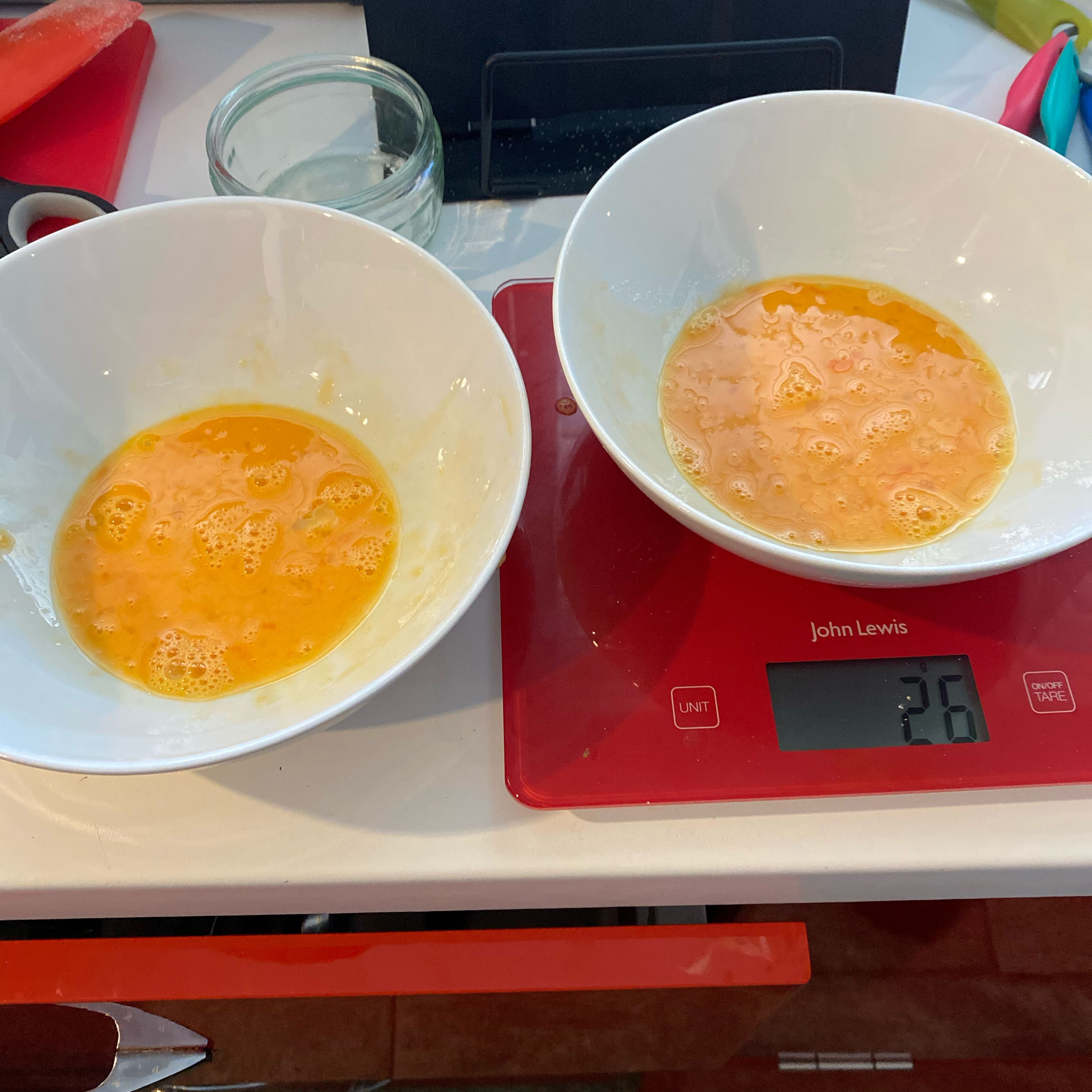 Mix one egg and divide it into two. About 25g each half.