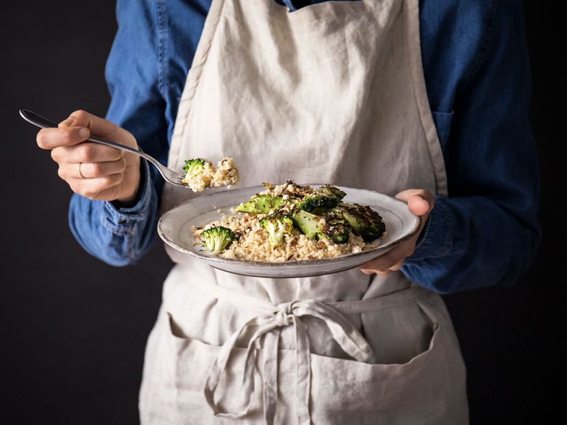 Gebratener Brokkoli auf Couscous mit 5 Zutaten