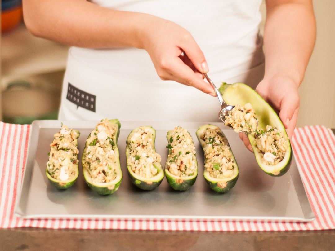 Zucchini mit Hirsefüllung | Rezept | Kitchen Stories
