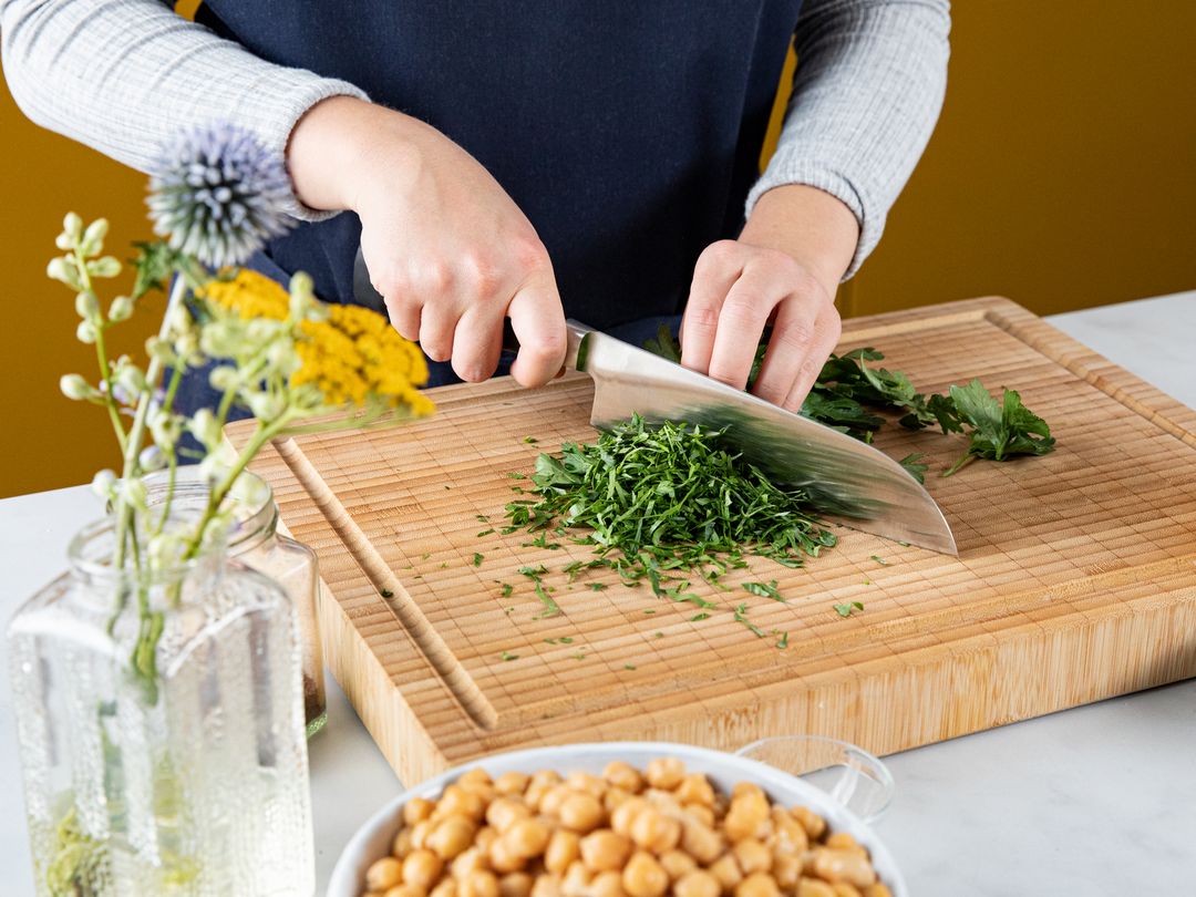 Spicy pan-fried chickpeas with beef | Recipe | Kitchen Stories