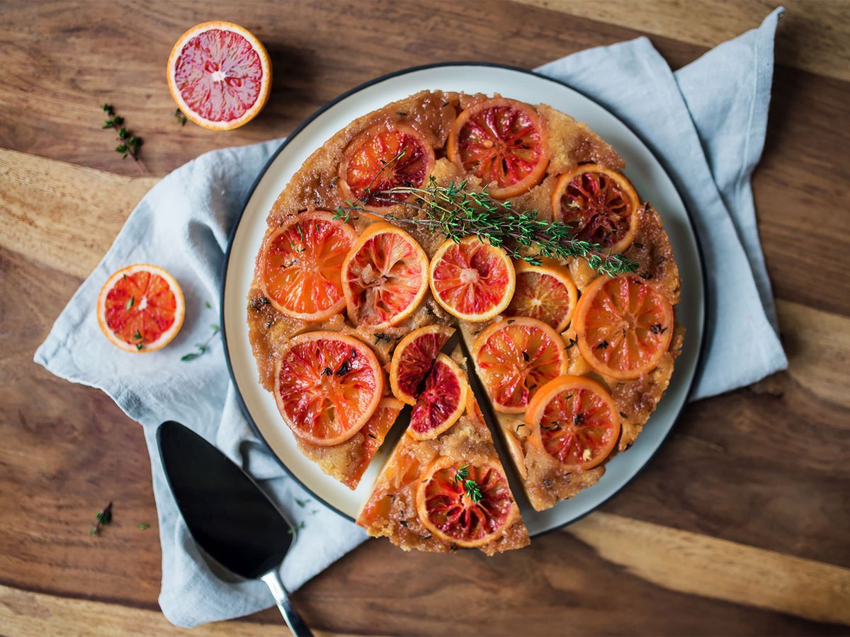 Blood orange upside-down cake with thyme | Recipe | Kitchen Stories