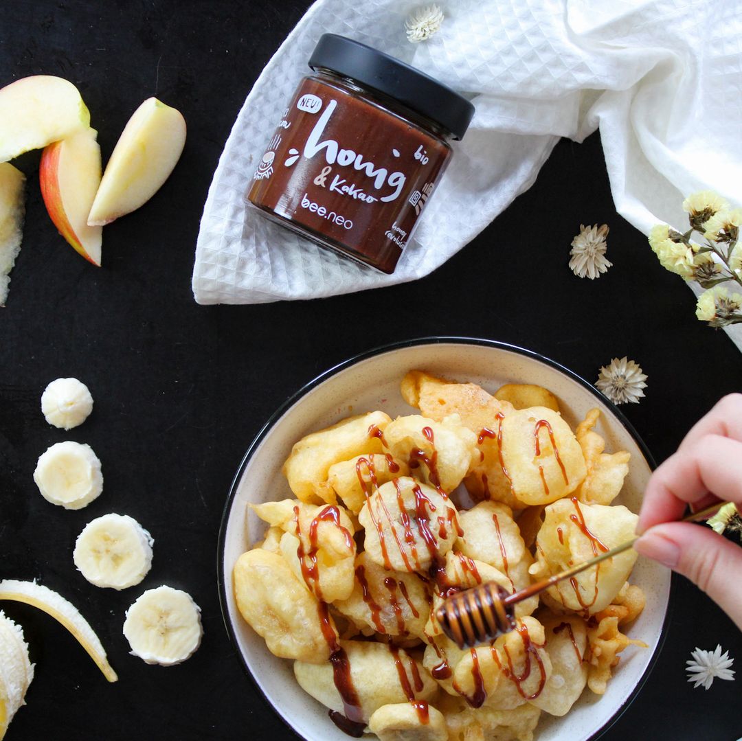 Gebackene Banane und Apfel mit Kakao-Honig