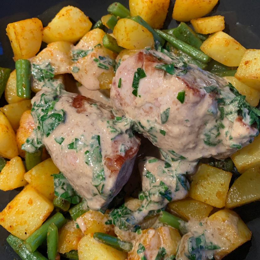 Schweinemedaillons in Balsamico-Sahne an grünen Bohnen