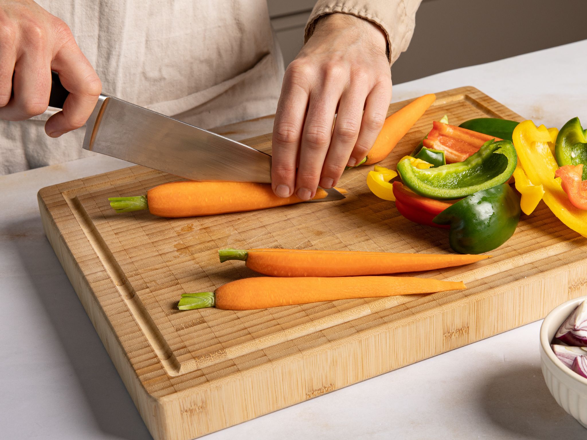 Buttermilch-Hähnchen mit Sommergemüse | Rezept | Kitchen Stories
