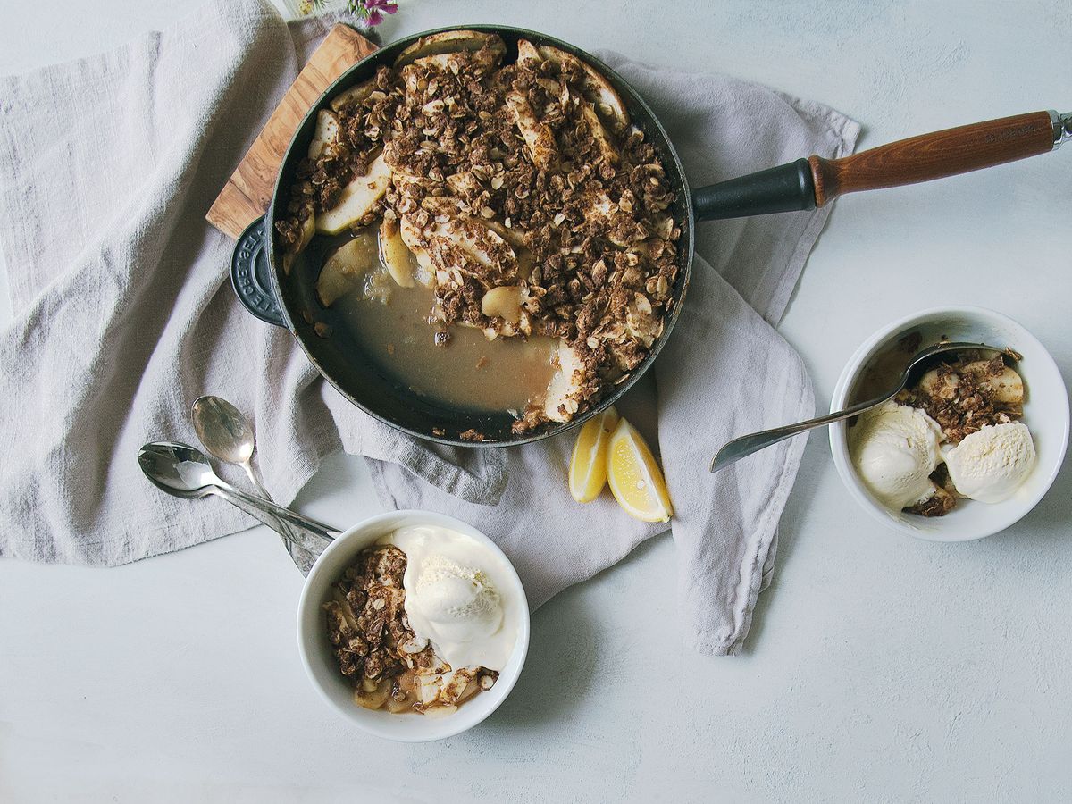 Skillet chai apple crisp | Recipe | Kitchen Stories