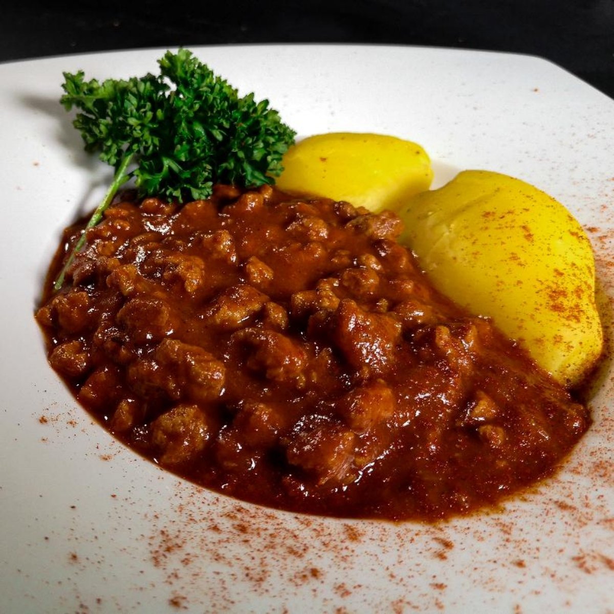 Veganes Gulasch (mit Soja) | Rezept | Kitchen Stories