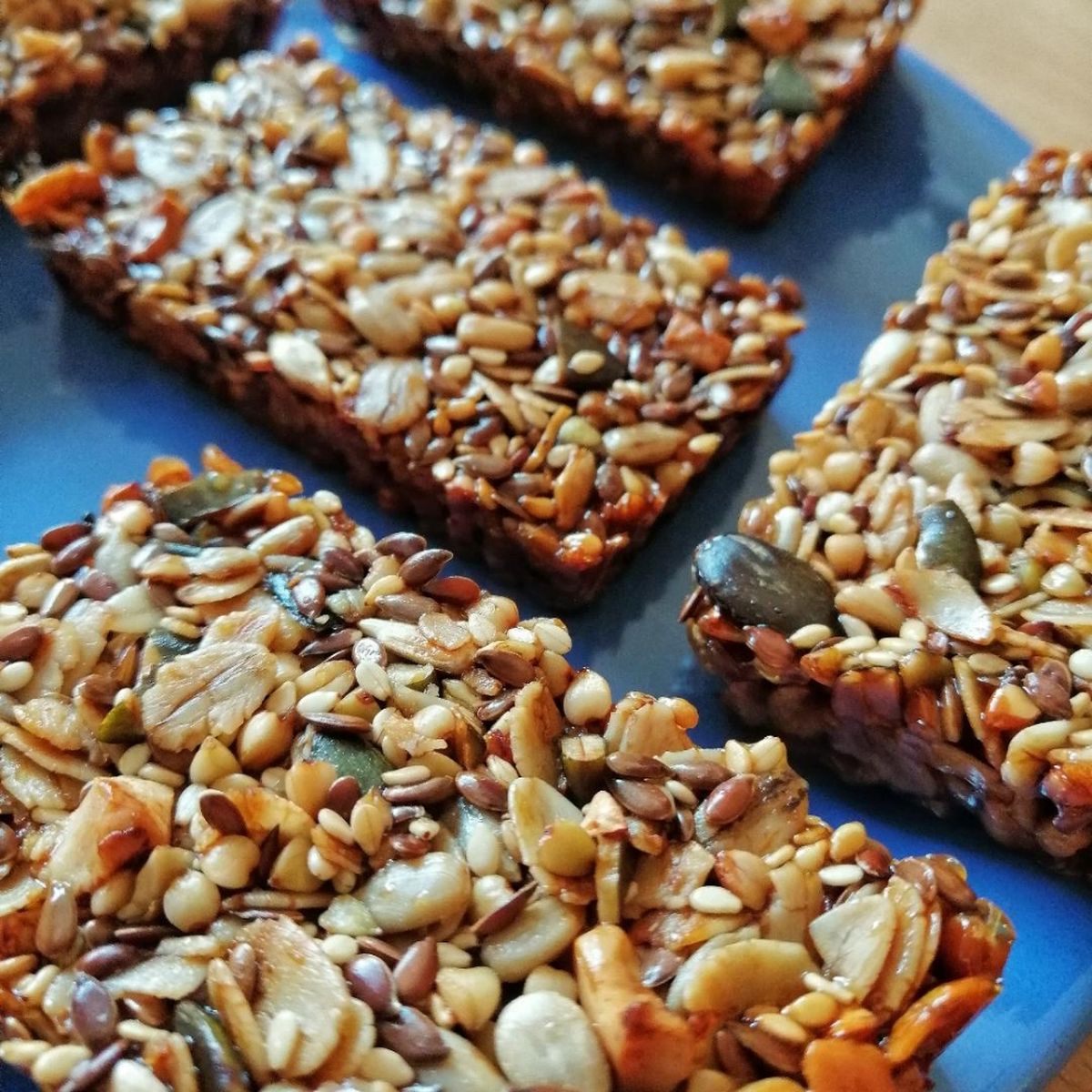 Seedy granola bars | Recipe | Kitchen Stories
