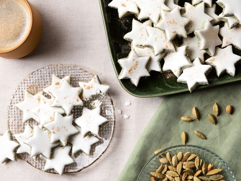 Cardamom star cookies with pistachio and orange