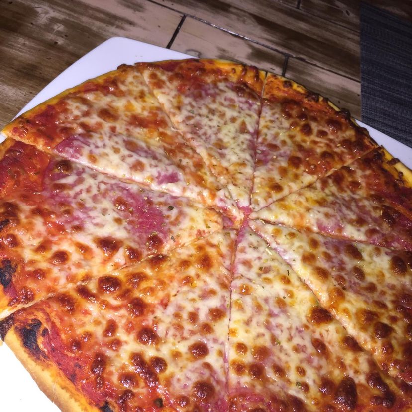 Hausgemachte Pizza
