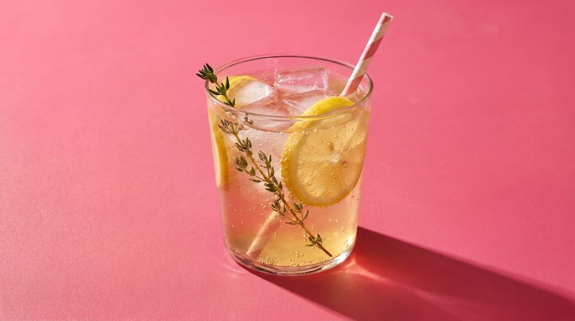 Erfrischende Zitronen-Thymian-Limonade selber machen