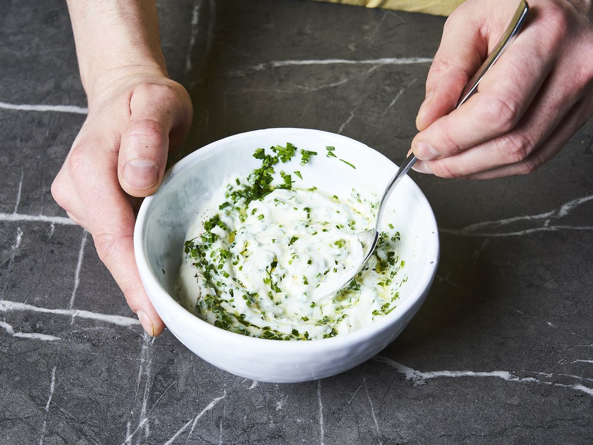 Zitronen-Hähnchen und Gemüse vom Blech mit Kräuter-Dip | Rezept ...