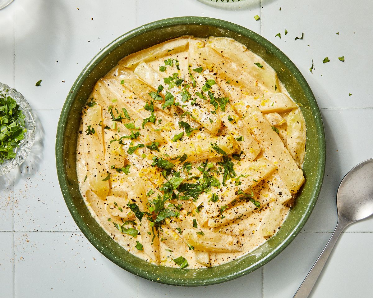 Creamy kohlrabi with nutmeg | Recipe | Kitchen Stories