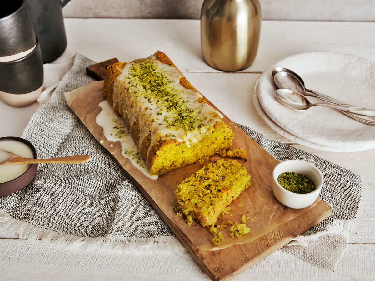Orange, pistachio, and polenta loaf cake | Recipe | Kitchen Stories