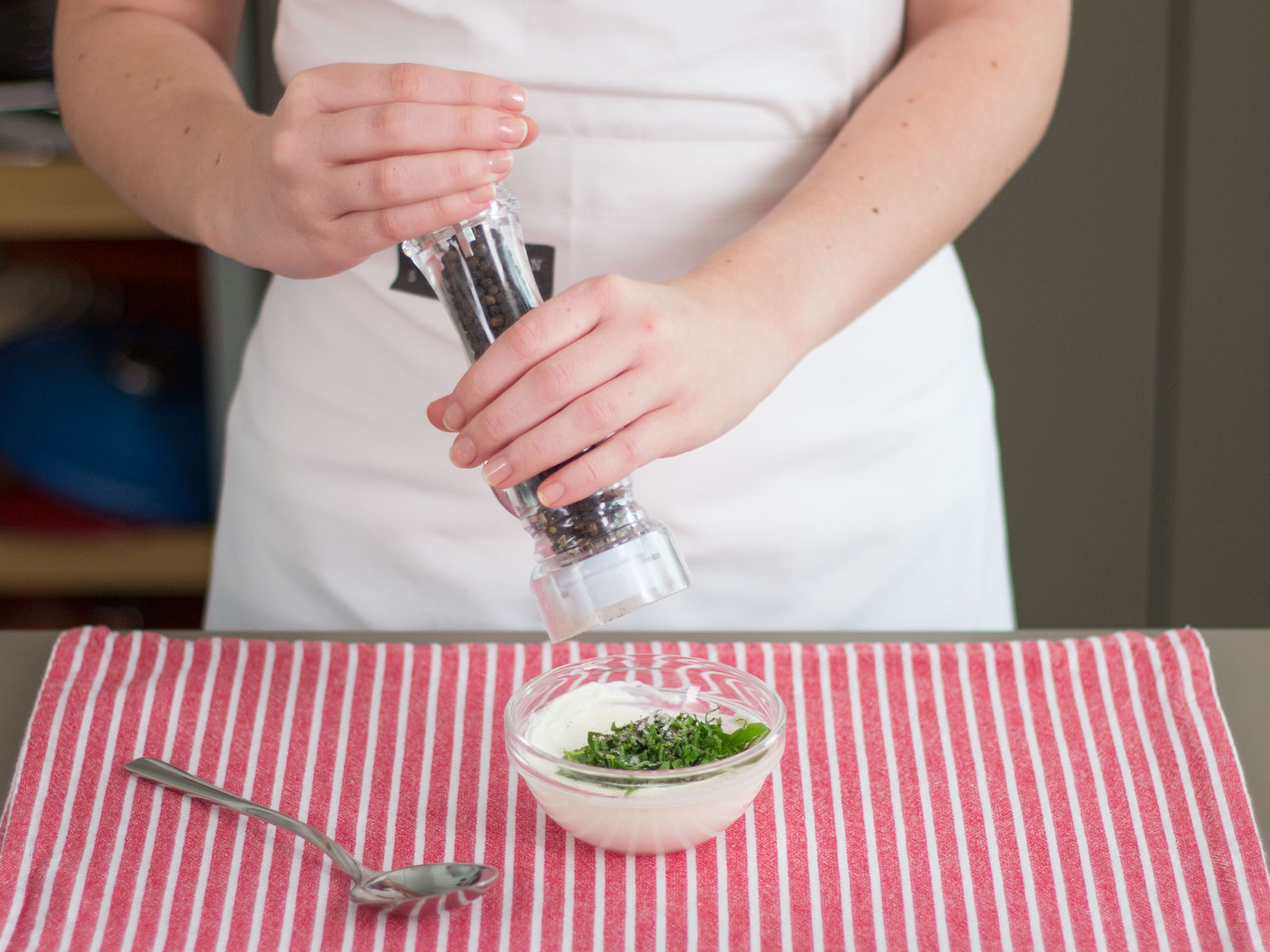 In a small bowl, mix together sour cream, mint, salt, and pepper. Serve as a dipping sauce with falafel. Enjoy!