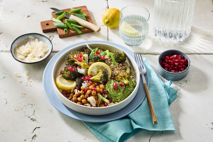 Brokkoli-Bowl mit knusprigen Kichererbsen