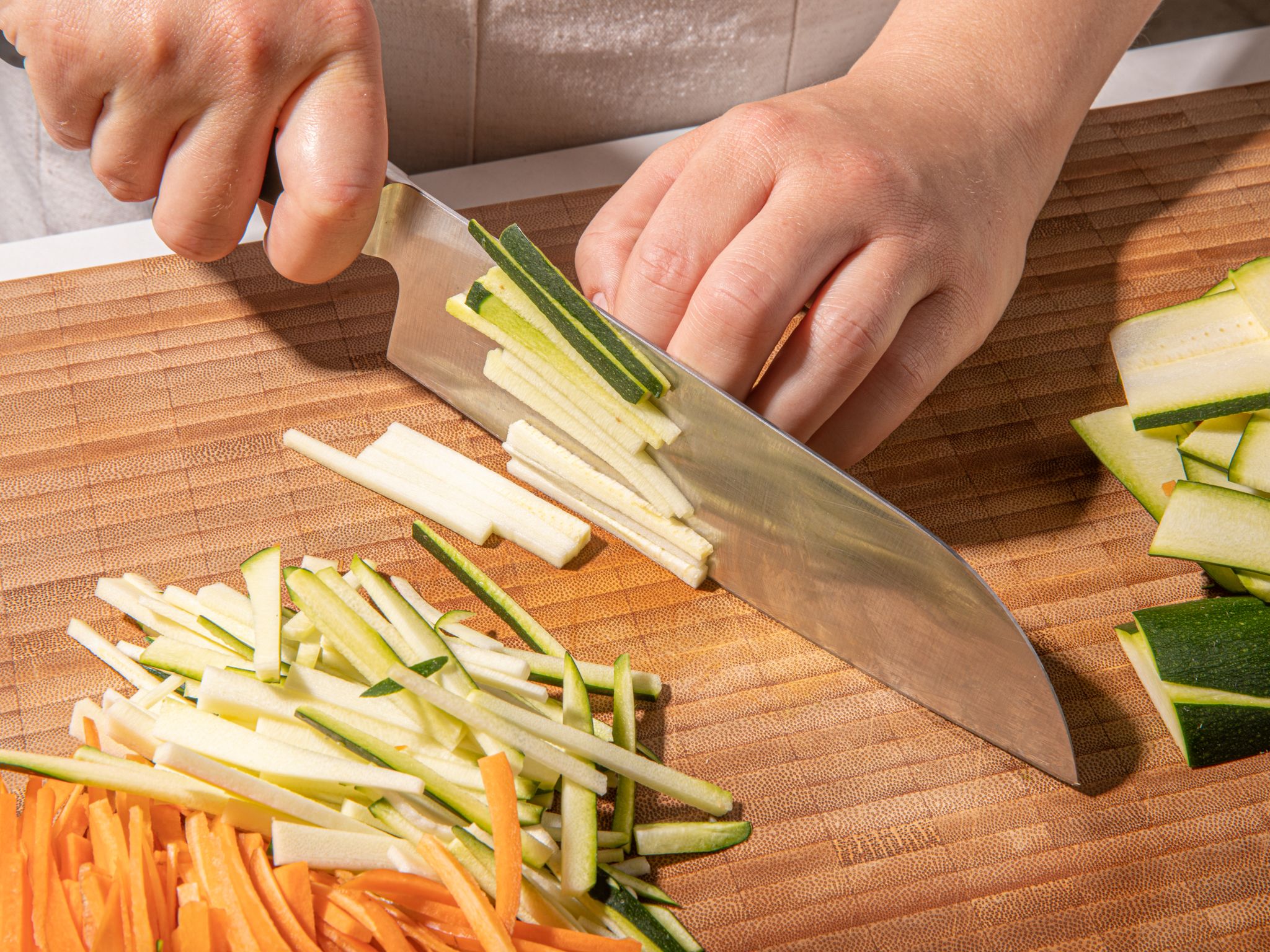 Gemüse-Pakoras (frittiertes Gemüse im Teigmantel) | Rezept | Kitchen ...