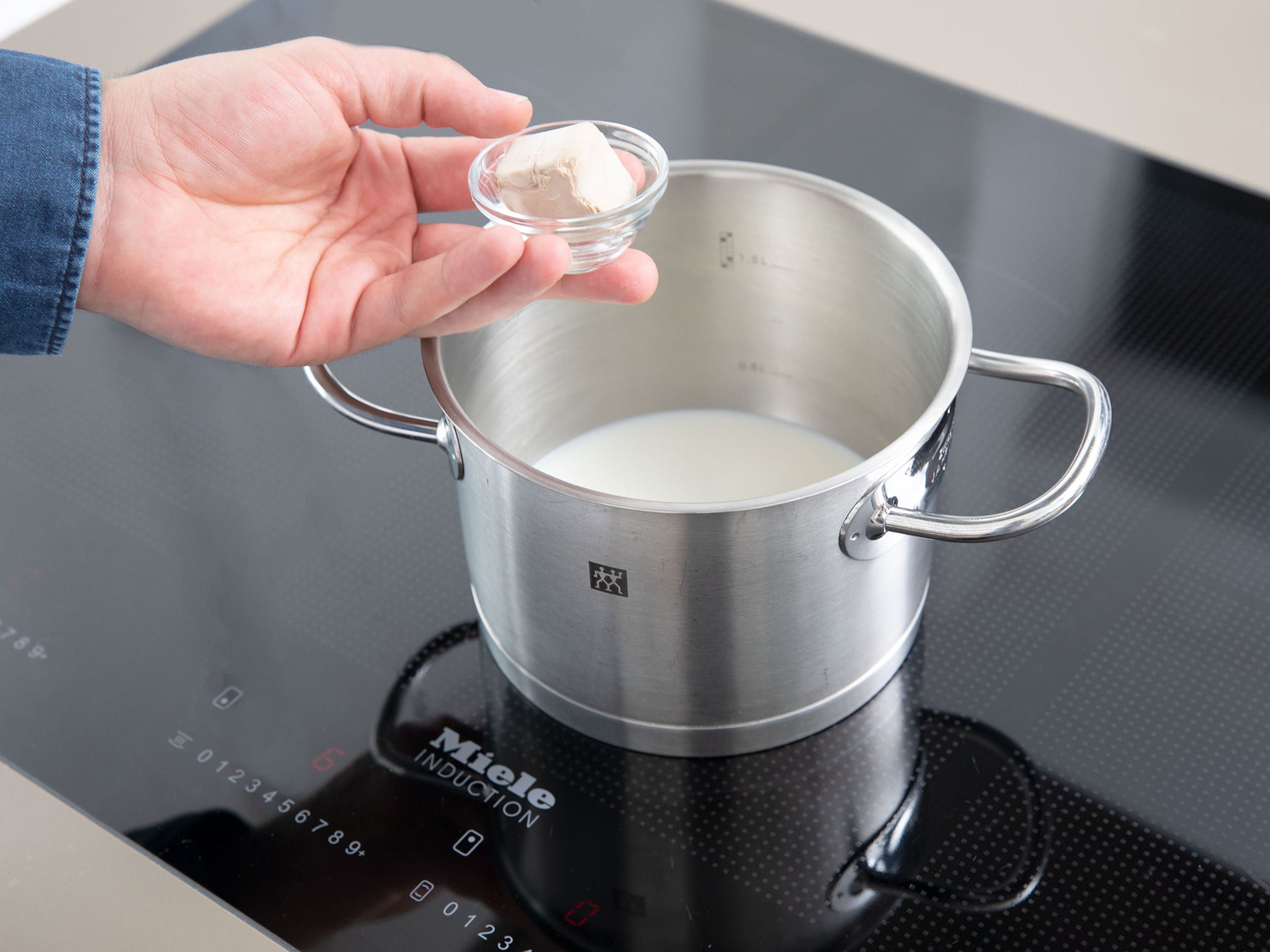 Preheat oven to 50°C/120°F. Heat milk in a small pot, add yeast and sugar and whisk to combine. Let cook until yeast and sugar are completely dissolved. Whisk in some flour and cover with a kitchen towel. Transfer to the oven and let rest for approx. 10 min.