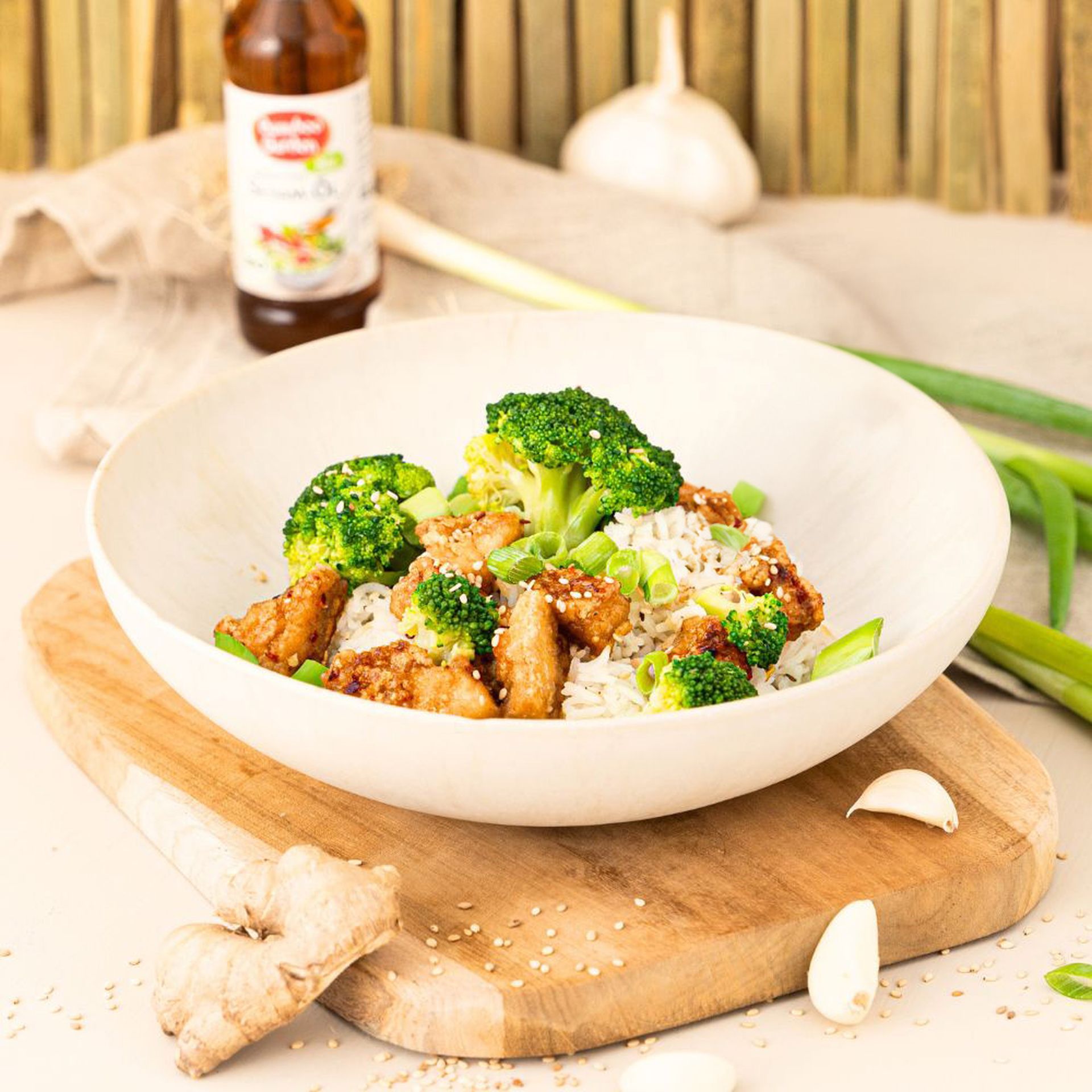 Spicy Tofu mit Reis und Brokkoli