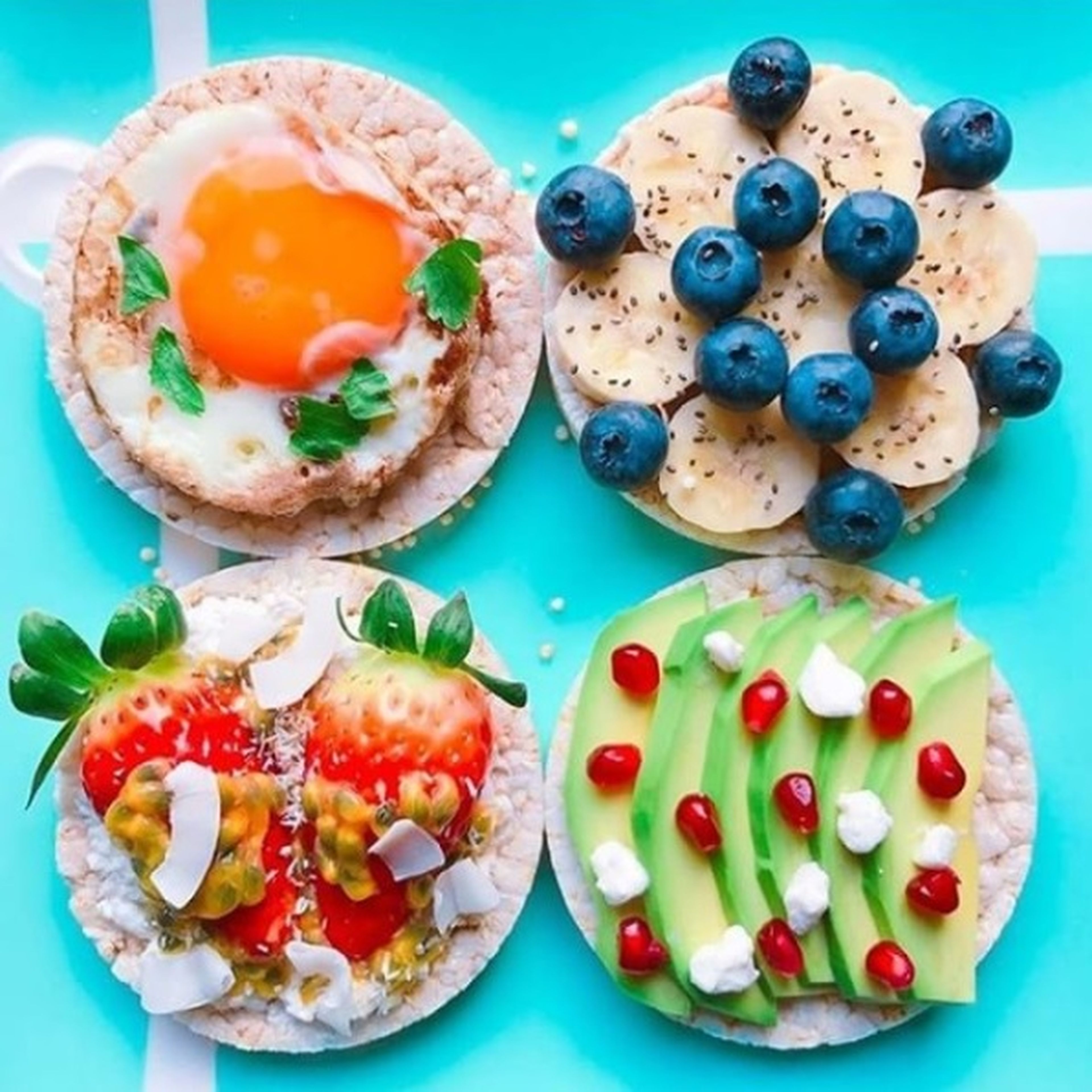 Rice cakes with fruit
