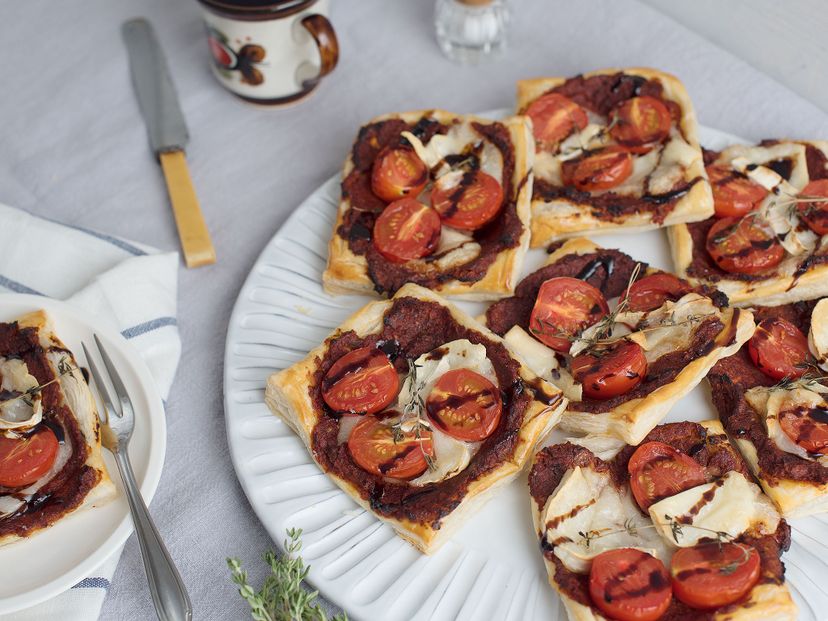 Cherry tomato and goat cheese tartlets with balsamic glaze