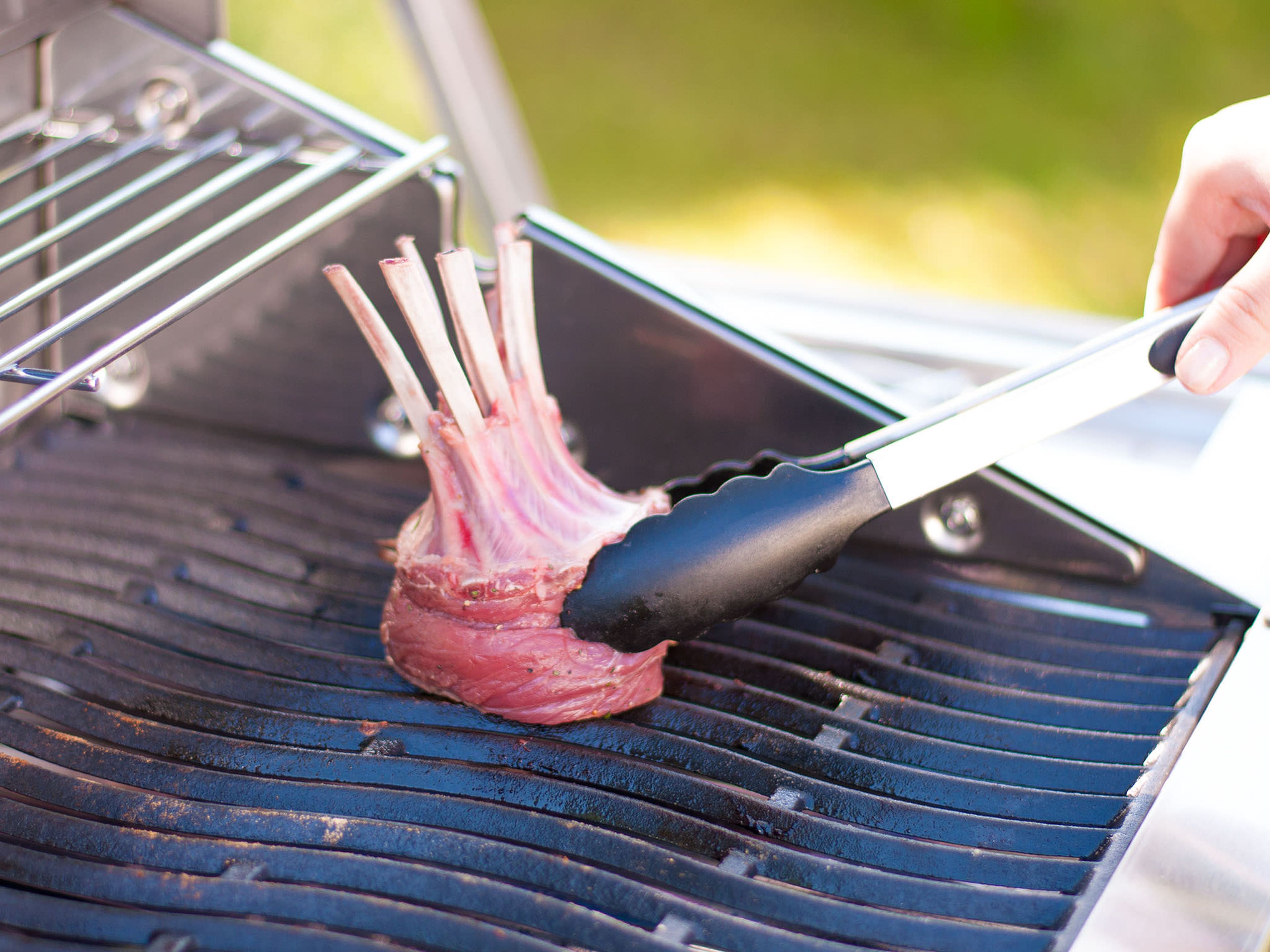 Grill the tied lamb rack for approx. 8 – 10 min. turning occasionally for even browning until it is cooked medium. Leave to rest for at least 5 min. Serve with boiled potatoes or a fresh summer salad.