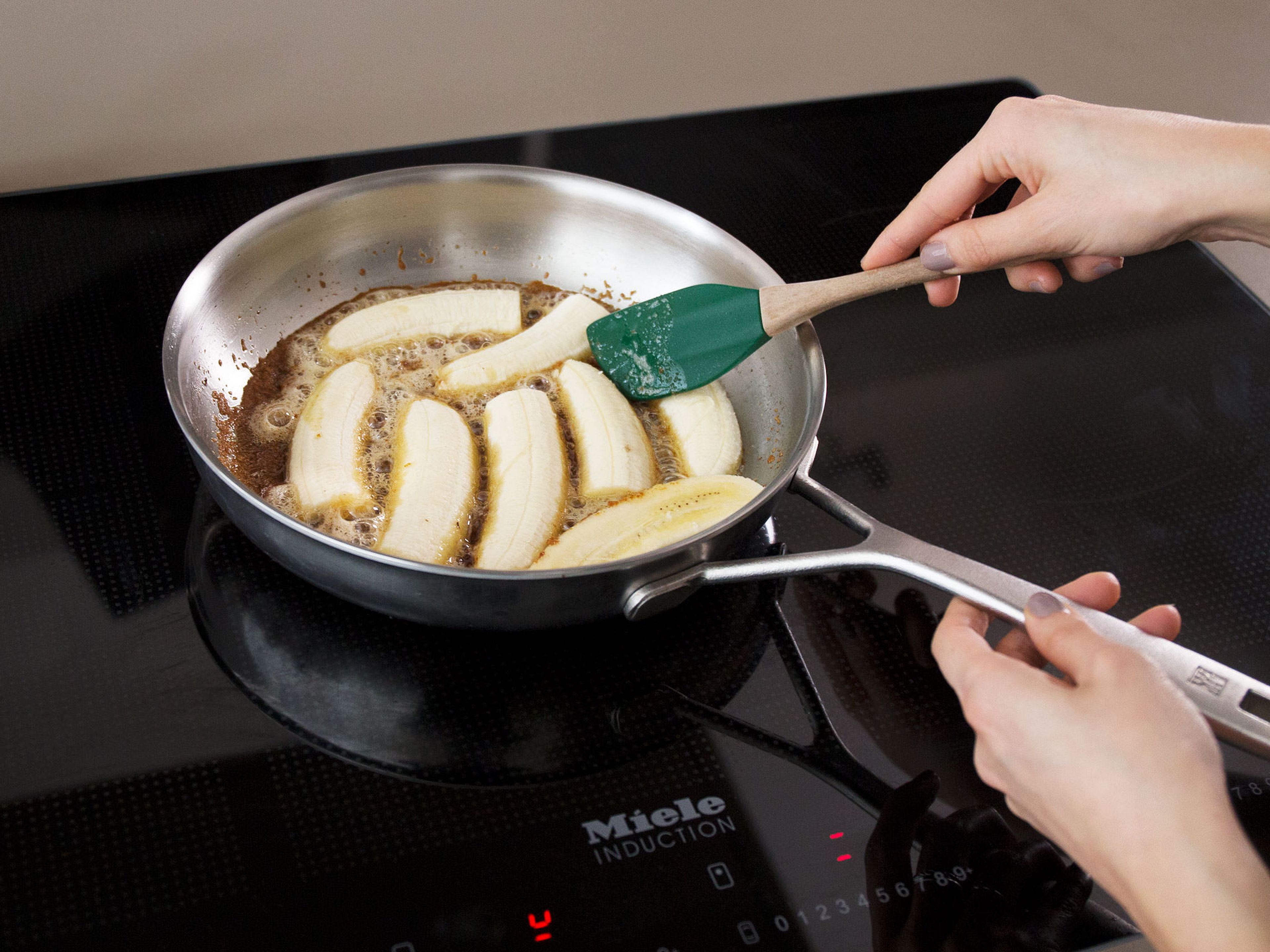 In the same frying pan, melt butter and brown sugar over medium heat. Meanwhile, peel the bananas, slice lengthwise, and then halve. Add the bananas to the pan and sauté for approx. 1 min. on each side, or until lightly caramelized. Sprinkle with cinnamon and remove pan from the heat.