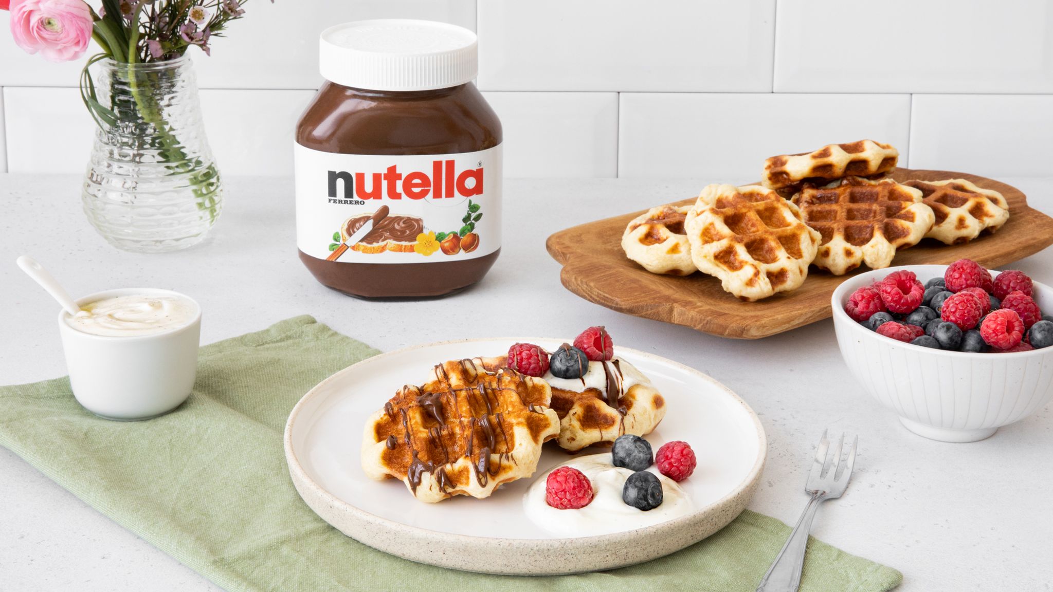 Hefewaffeln mit Vanillequark und nutella® | Rezept | Kitchen Stories